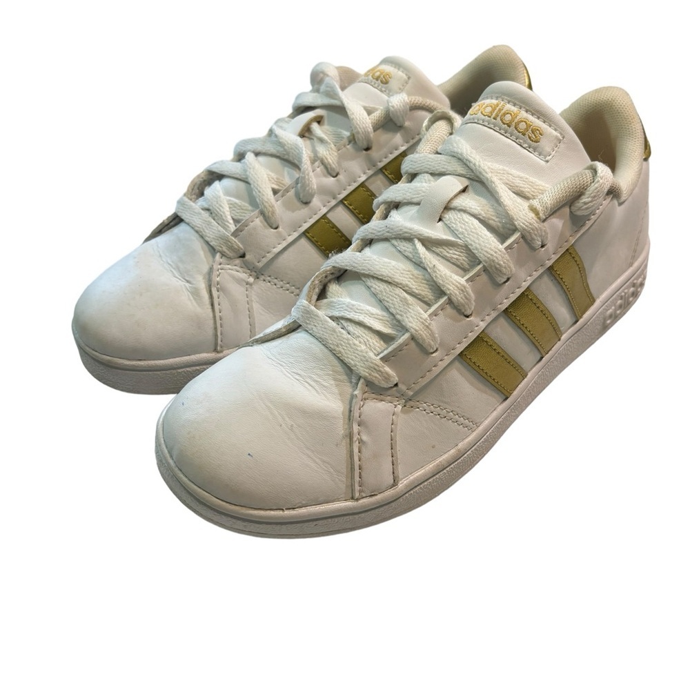 White/Gold Adidas Neo Women’s Flat Sneakers Size 3.5 PGD 789006